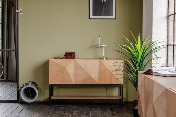 KAWOLA Sideboard ANJO 3 Türen 1 Ablage Eiche furniert braun Metall schwarz pulverbeschichtet 85 x 40 x 150 cm