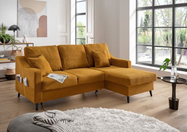 Sofa Valentina von Benformato: Elegantes Breitcord-Sofa mit Schlaffunktion, Bettkasten und Flexibler Recamiere, gold
