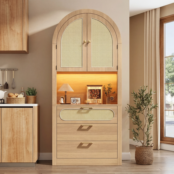 Moderner gewölbter Vitrinen- und Aufbewahrungsschrank, 180 cm hoch, verstellbare LED, Rattantüren, 1 Displayfach + 2 Ablagefächer + 3 Schubladen, für Wohnzimmer und Flur, Hell-Eiche, 80 x 35 x 180 cm