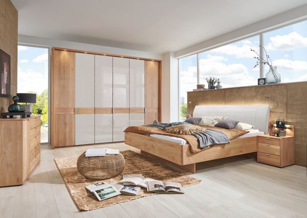 Schlafzimmer Arden Teilmassiv Erle und Weißglas 4-teilig – Natürlich wohnen mit Stil und Komfort – teilmassiv, teilmontiert, hochwertig, luxuriös – mit verschiedenen Schrankvarianten wählbar - 4 teilig , Drehtürenschrank Weiß