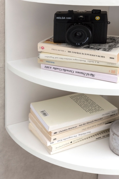 Eckregal Weiß 30 x 60 x 30 cm WL5.843 Holz Wandregal Eck Hängeregal, Holzregal für die Wand Hoch, Wandboard Freischwebend, Design Dekoregal mit runder Front, Bücherregal Schwebend Modern Bild 7