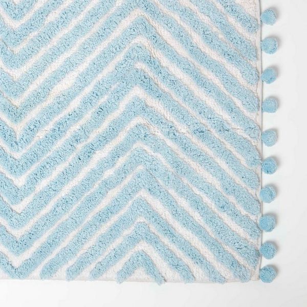 Homescapes Badematte Badteppich hellblau mit Zickzack-Muster – Badematte 50 x 80 cm, Höhe 20 mm, 50 x 80 cm