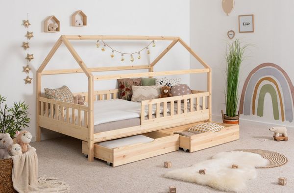 Ticaa Hausbett Kay mit Rausfallschutz und Schubkasten aus Kiefer, Kinderbett 90x200, inkl. Dach, mit Rollrost, mit Matratze