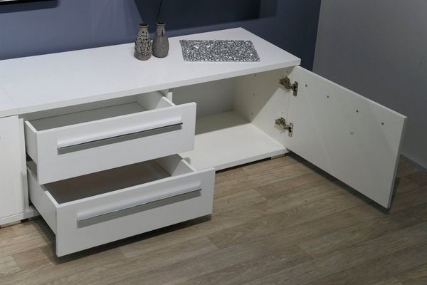Places of Style TV-Board Piano (H/B/T): 46,2/150/45,2cm), UV lackiert, mit Soft-Close-Funktion