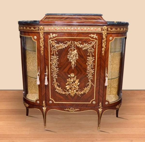 Casa Padrino Barock Vitrine Braun / Gold - 140 x 40 x H 145 cm Prunkvoller Barock Vitrinenschrank mit Glastür - Barock Wohnzimmer Möbel