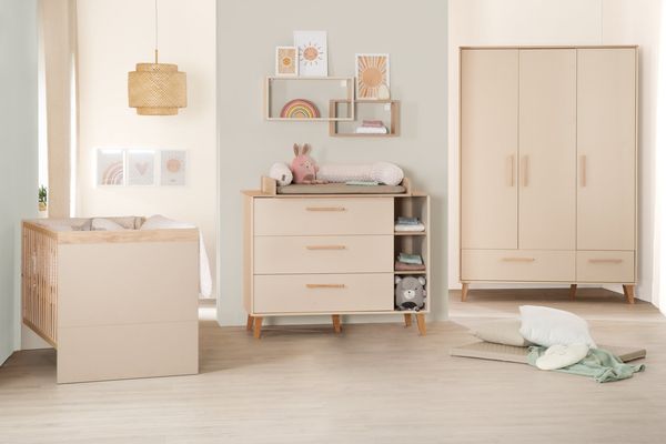 roba Babyzimmer Set Jil - 3-teiliges Set mit Kombi-Kinderbett 70x140cm, Wickelkommode & 3-türigem Kleiderschrank - Cashmere / Chestnut
