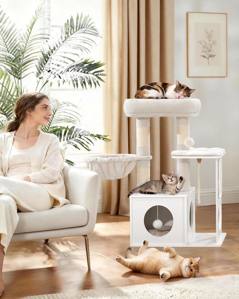 Katzebaum, Moderner Katzenbaum, 85 cm Hoch, mit 3 Kratzstämmen, Abnehmbarer, Waschbarer Matte, 1 Höhle, 2 Plattformen, 1 Katzenkorb, Sisalseil, 2 Plüschbälle, Weiß