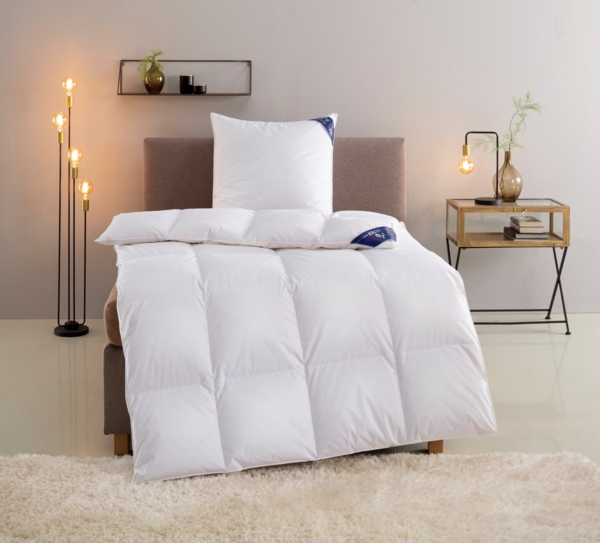 Excellent Daunenbettdecke + 3-Kammer-Kopfkissen Bettdecken-Set Zürich, Bettdecke 135x200 & 155x220 cm, Füllung: Bettdecke 100 % Daunen, Bezug: Einschütte (Bettdecke), Bettdecke 100% Daunen für Winter, Sommer, Kissen mit 90% Daunen Bild 5