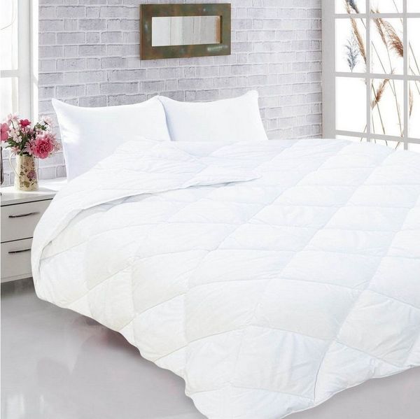 Buymax Microfaserbettdecke Ganzjahresdecke, 4-Jahreszeiten Sommer Winter, Füllung: 100% Kunstfasern, Bezug: 100% Polyester, 135x200 cm Bettdecke Microfaser Decke Steppdecke Schlafdecke Weiß