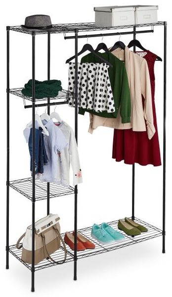 Offener Kleiderschrank