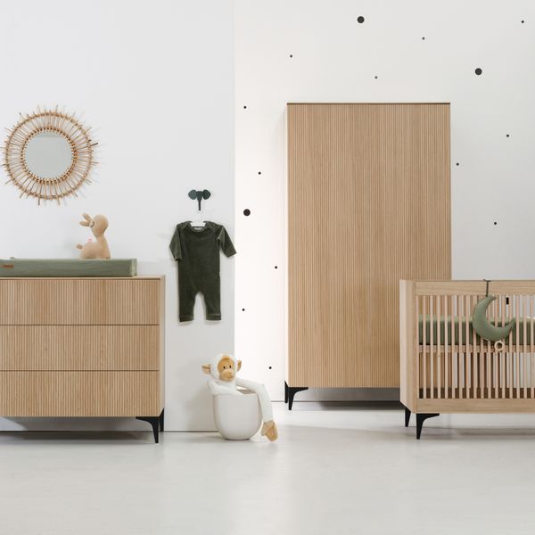 Kidsmill Levi Babyzimmer | Bett 60 x 120 cm + Komm - Material: MDF / Spanplatte - Babypark. de