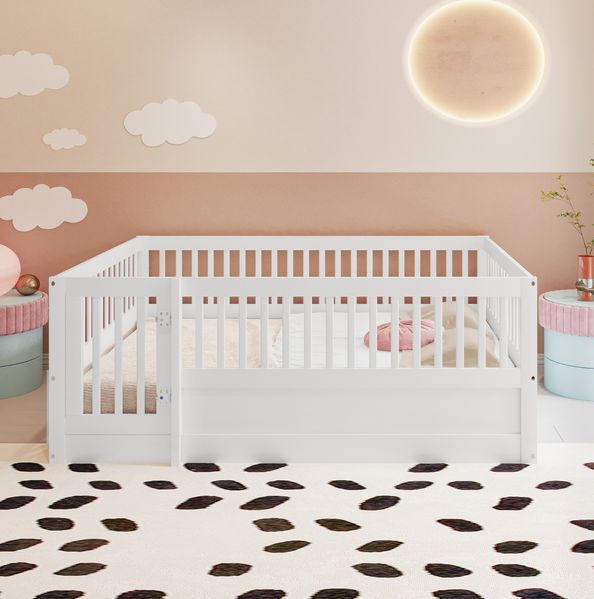 Kinderbett 140x200 cm mit Gitter und Tür – Bodenbett aus Massivholz in Weiß