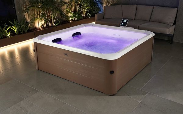 mSpa Whirlpool Oslo Amber AERO PLUS XXL 180 x 180 x 65 cm Ganzjährig Outdoor Pool, Stecksystem mit Einlageplane, inkl. LED, UVC+, WiFi, App-Steuerung, 6 Personen