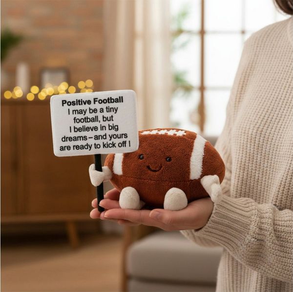 40YARDS Dekokissen American Football Glücksbringer Positive Football Kuscheltier, Weiches Plüschkissen in Football Form – mit Motivationsschild