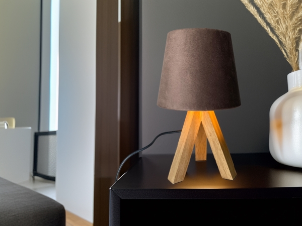 Tischlampe mit Dreibein aus Holz, Samtschirm Braun Gold, Höhe 27cm Bild 5