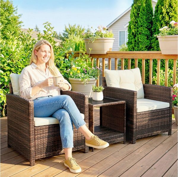 Outsunny Sitzgruppe mit 2 Sessel, 2-Ebene Glastisch, abnehmbar Sitzkissen, (Gartenmöbel-Set, 3-tlg, Rattan Bistroset), für Garten, Terrasse, Cremeweiß
