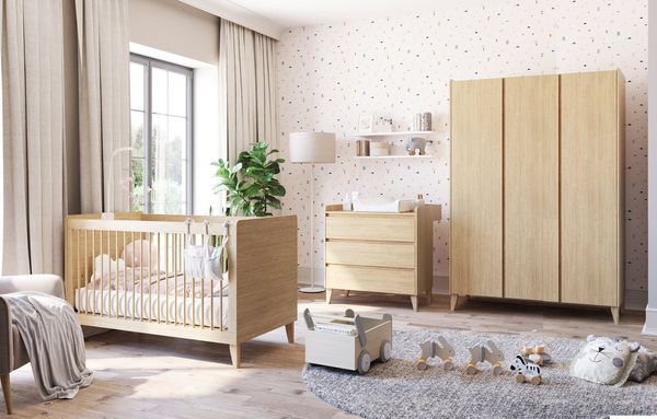QMM TraumMöbel Babyzimmer-Komplettset Babyzimmer Maya komplett Set B, (Set, 4-tlg, Schrank 3-türig, Kommode, Wickelaufsatz, Kinderbett 140x70), Schrank mit LED-Beleuchtung