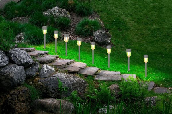näve LED Solarleuchte Doha, LED fest integriert, Warmweiß, 8er-Set Dekoerdspieß, je H: 35,5cm, grau, LED warmweiß, Leuchtdauer 8h