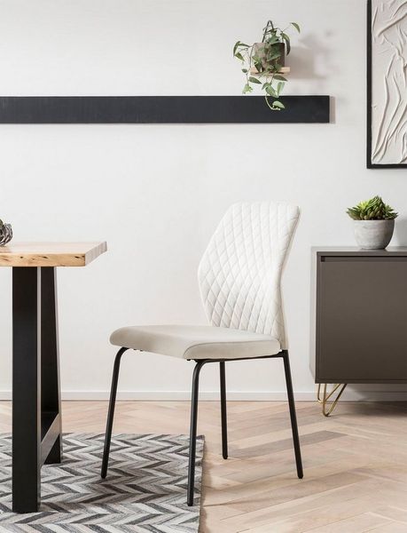 SalesFever 4-Fußstuhl Esszimmerstuhl mit elegantem Stil (Set, 2 St), 2er Set mit eleganter Wabensteppung im Rücken
