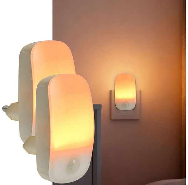 shop'n smile ideoon LED Steckdosenleuchte LED Nachtlicht Stecker mit Bewegungsmelder & Dämmerungssensor, 11 Lm Warmweiss, für Flur, Treppe & Kinderzimmer