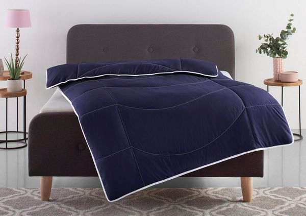 OTTO home Microfaserbettdecke Microlux, Bettdecke 135x200 cm und Übergrößen bis 240x220cm, Füllung: Feuchtigkeitsregulierende 3D Klimafaser (Polyester), Bezug: Microfaser-Feinbatist, fest versteppter Bezug - keine Bettwäsche nötig, Sommer, Winter