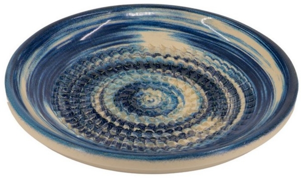 Kaladia Multireibe Reibeteller in Blau/Weiß mit Streifen - zum Zerkleinern von Zutaten, Keramik, handbemalte Küchenreibe aus Keramik - Made in Spain