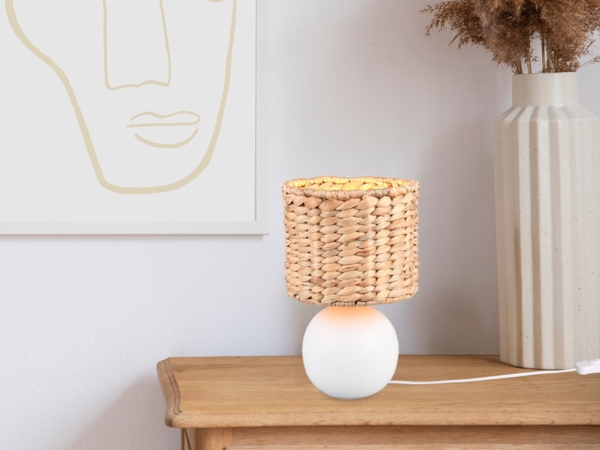 LED Tischleuchte Keramikfuß Weiß mit Seegras Lampenschirm, Höhe 29cm