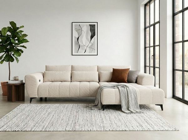 WERK2 Ecksofa Garay, XXL-Liegefläche: elektrisch ausziehbar auf ca. 228×126 cm, Luxus in Übergröße: XXL-Liegefläche, Komfort-Ottomane & stilvolle Füße