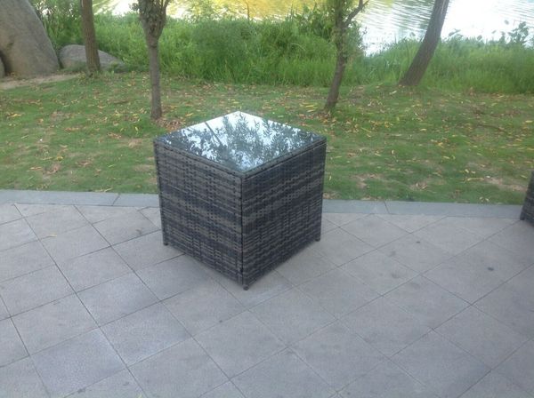 Fimous Rattan Gartentisch 66 * 65 * 65cm Beistelltisch Outdoor Loungetisch mit Glas für Balkon;Garten;Terrassee Dunkelgrau Gemischt