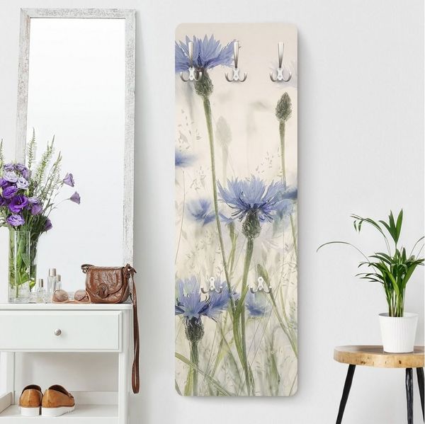 Bilderdepot24 Garderobenpaneel violett Botanik Tropisch Floral Landhaus Kornblumen und Gräser im Feld (ausgefallenes Flur Wandpaneel mit Garderobenhaken Kleiderhaken hängend), moderne Wandgarderobe - Flurgarderobe im schmalen Hakenpaneel Design