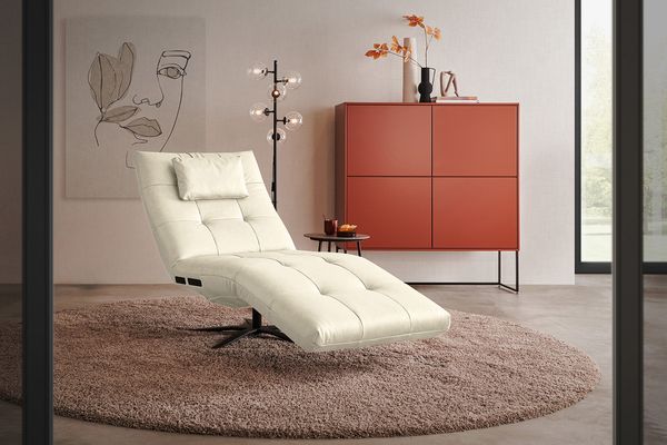 KAWOLA Relaxliege LETICIA motorisch mit Nackenkissen Leder weiß 115 x 156 x 82 cm