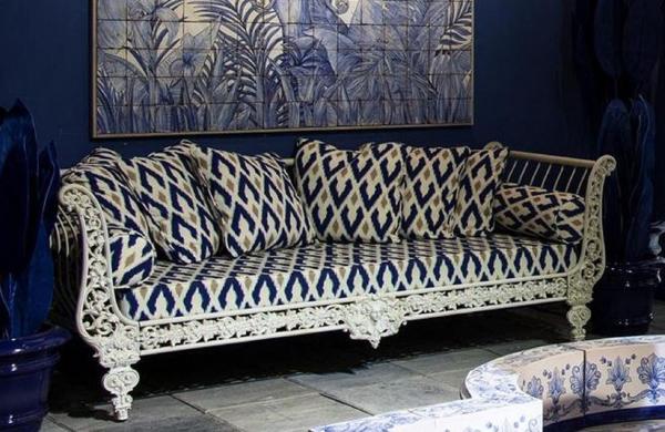 Casa Padrino Luxus Barock Sofa Weiß / Blau / Gold 212 x 87 x H. 77 cm - Handgeschmiedetes Schmiedeeisen Sofa mit Kissen - Wohnzimmer Sofa - Garten Sofa - Terrassen Sofa - Barock Möbel