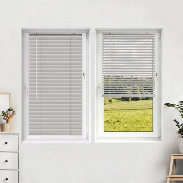 Victoria M. Jalousie LightLess Prime Aluminium-Jalousie 50x130 cm Pfefferweiß-Beige matt, mit Bohren, ohne Bohren, geklemmt oder verschaubt, L Profil 25 mm Lamellen, feuchtigkeitsbeständig, verdunkelnd