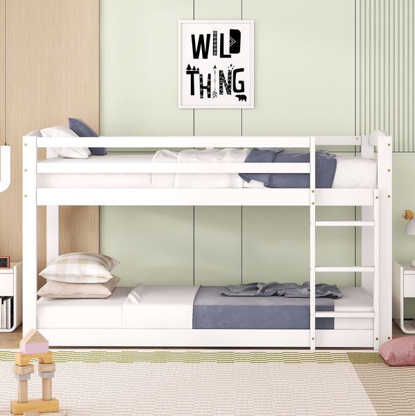 Bett 90x200 cm Etagenbett aus Kiefer, niedriges Profil und platzsparend – sicher und kindgerecht
