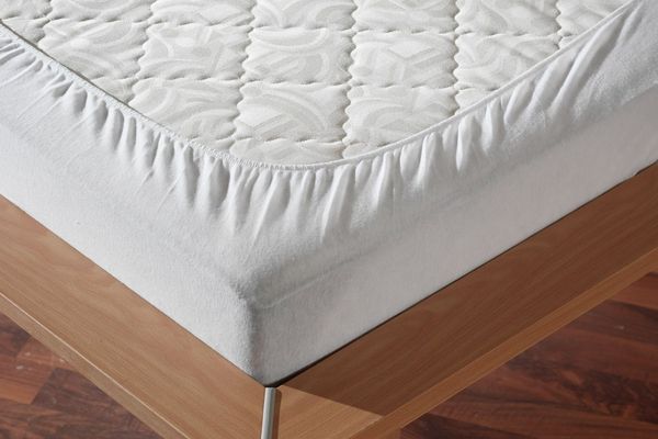 KUM Spannbettlaken Matratzenschutz, Polycotton, Gummizug: rundum, (1 Stück), bis ca. 30 cm Matratzenhöhe