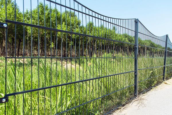 HOME DELUXE Doppelstabmattenzaun Schmuckzaun Tal inkl. Eckpfosten Anthrazit/Grün MORATA - 120 cm x 20m 1x Eckpfosten