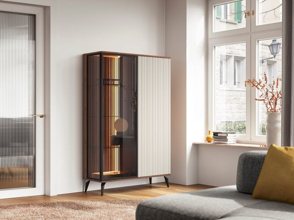 yourhouse24 Vitrine Vici mit LED-Beleuchtung Kaschmir/Walnuss