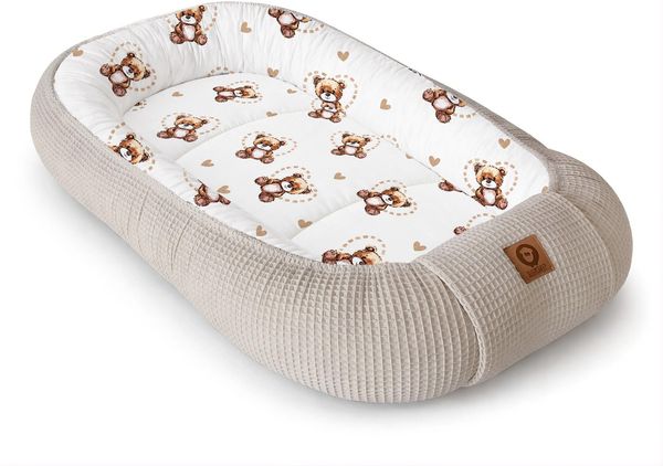 Babynestchen Neugeborene – Nestchen Baby aus Waffel Baumwolle & Baumwollstoff – Babynest für Babybett & Kinderbett – Baby Kokon Tragbar – OEKO-TEX zertifiziert – Zubehör für Babybett - Bärchen + Sand