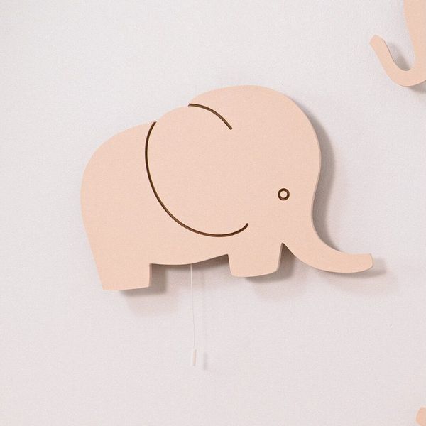 COZYCOLLECTIONS LED Wandleuchte Handbemaltes LED-Wandnachtlicht „Mittelgroßer Elefant in Holzoptik, LED, Warmweiß, Handbemalt, inkl. mittelgroßem Elefant (ohne groß/baby) Bild 2