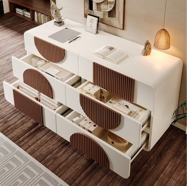 Flieks Kommode mit 6 Schubladen & geschwungenem Design (121x71x41 cm, 1 St, Beine aus Massivholz), Sideboard mit schokoladenfarbenen Holzleisten Mehrzweckschrank Weiß