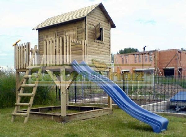 Stelzenhaus Junior mit Sandkasten Podesthöhe 1,50m inklusive rote Wellenrutschbahn - Material: Kiefernholz – Maße: 200 x 240 x 350 cm