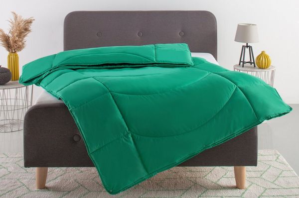 OTTO home Microfaserbettdecke Microlux, Bettdecke 135x200 cm und Übergrößen bis 240x220cm, Füllung: Feuchtigkeitsregulierende 3D Klimafaser (Polyester), Bezug: Microfaser-Feinbatist, fest versteppter Bezug - keine Bettwäsche nötig, Sommer, Winter