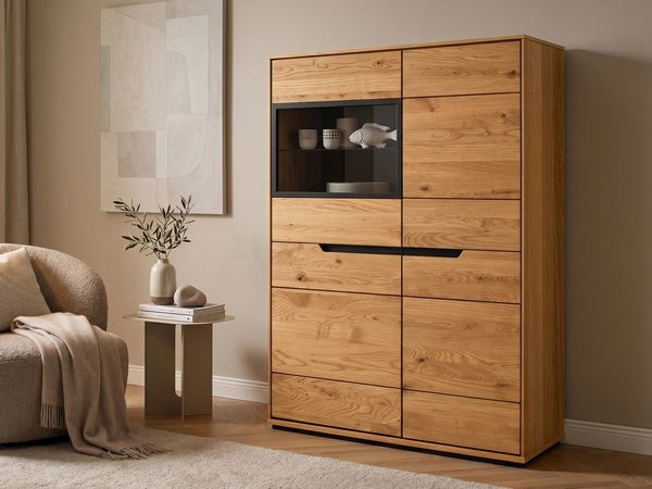 Massivart® Highboard 93 cm Breite Massivholz Wildeiche geölt »ARAYA«, 1 Glastür · 3 Drehtüren · 4 Einlegeböden · schwarze Griffmulden