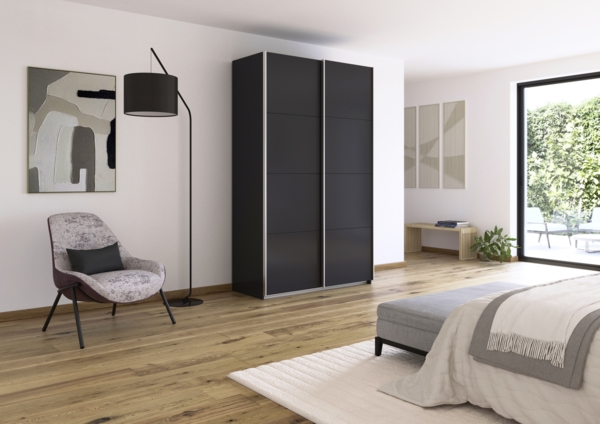 rauch Quadra, Kleiderschrank, Schiebetürenschrank, 2-türig, mit 2 Kleiderstangen und 4 Einlegeböden, Farbe Grau metallic, BxHxT 136x229x62cm