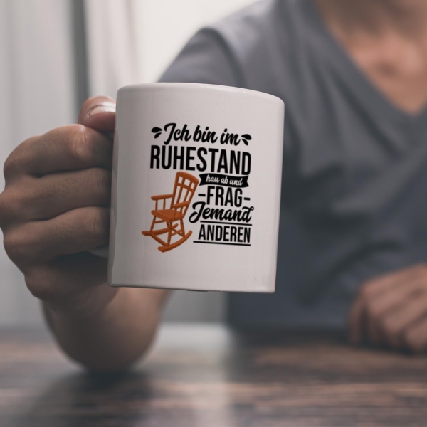 speecheese Tasse Rente Kaffeebecher mit Spruch für Rentner Ich bin im Ruhestand hau ab Bild 2