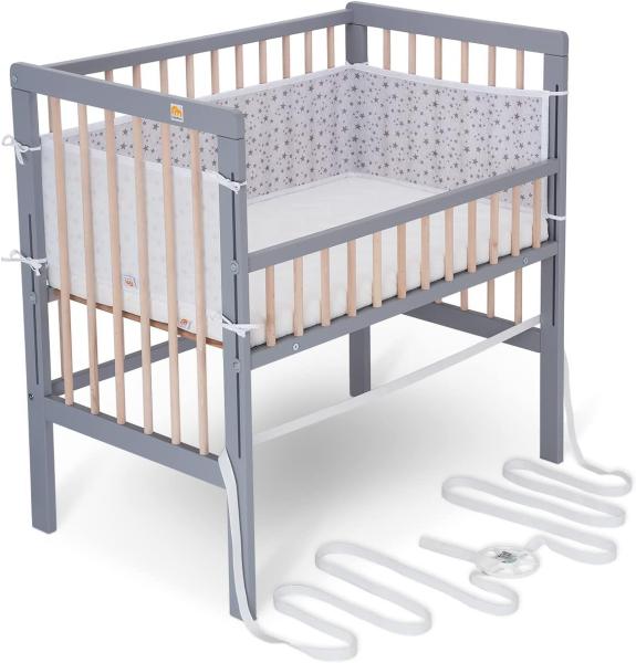 FabiMax Baby Beistellbett für Boxspringbett, TÜV geprüft 2022, inkl. Matratze und Nestchen aus Netzstoff, Buche massiv grau/Natur, Air/graue Sterne auf weiß