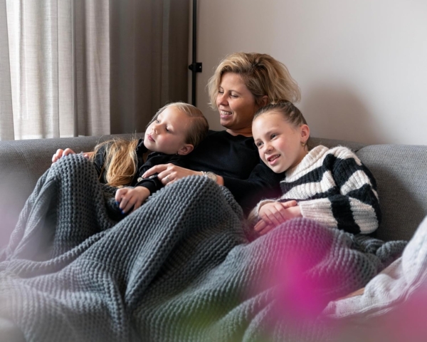 Knit Factory Vinz Decke 195x225 cm Glatt Schwarz Bild 2