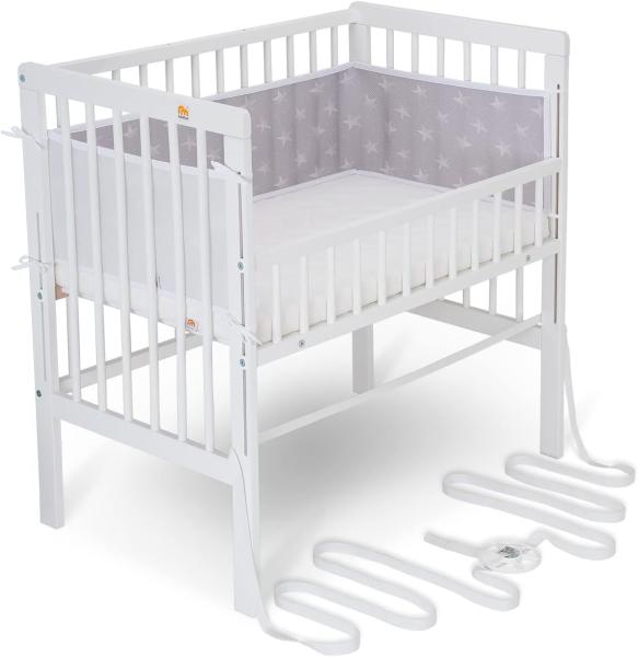 FabiMax Baby Beistellbett für Boxspringbett, TÜV geprüft 2022, inkl. Matratze und Nestchen aus Netzstoff, Buche massiv weiß, Air/weiße Sterne auf grau