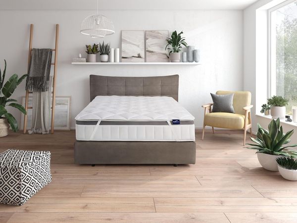 Traumnacht Microfaser Matratzenauflage, Schoner für Matratzen bis 30 cm, Öko-Tex zertifiziert, Allergiker geeignet, produziert in der EU, 100x220 cm, auch für Boxspring- und Wasserbetten geeignet