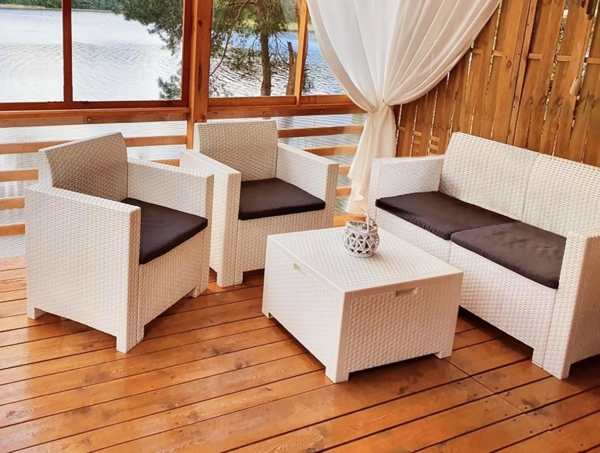 Dmora - Loungeset für draußen Venere, Outdoor-Lounge mit Couchtisch, Terrassenset mit Kissen, Gartenkomposition mit Sofa und Sesseln, Made in Italy, Weiß